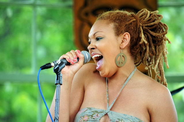 110522_d300s_089-medium