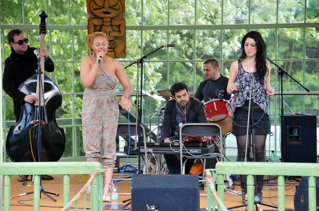 110522_d300s_104-medium